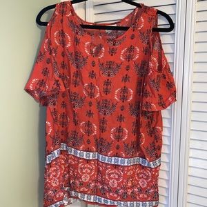 cut out shoulder sleeve shirt- great condition